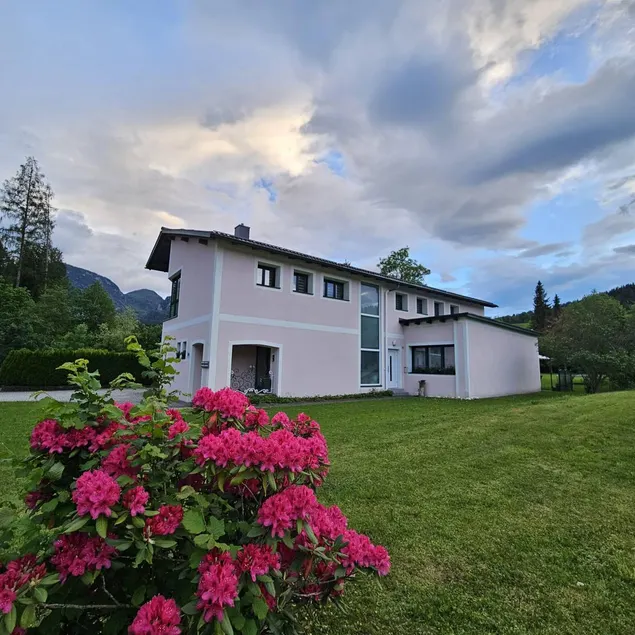 Holiday apartment with pool - Image 1