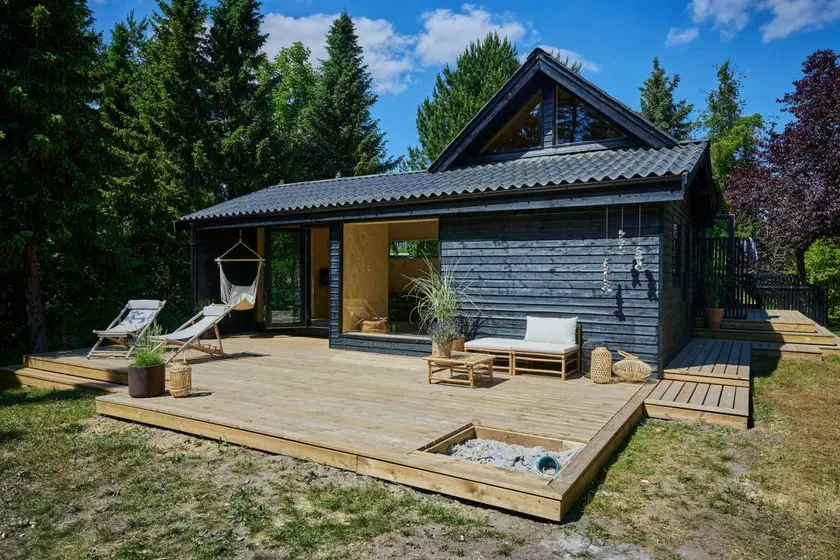 Children-friendly holiday home with BBQ, terrace & garden | Water view | Perfect for remote work - Image 1