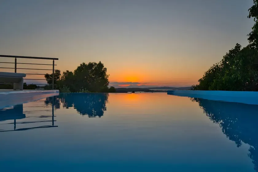 Fully equipped pleasant flat with hot tub, private pool & terrace | Sea view | Pets are welcome - Image 1