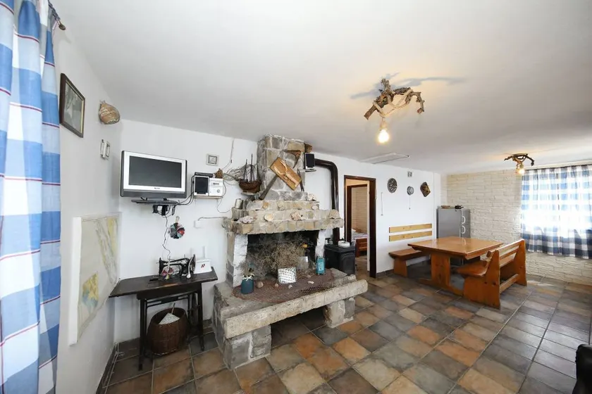 House Lovre - Image 1