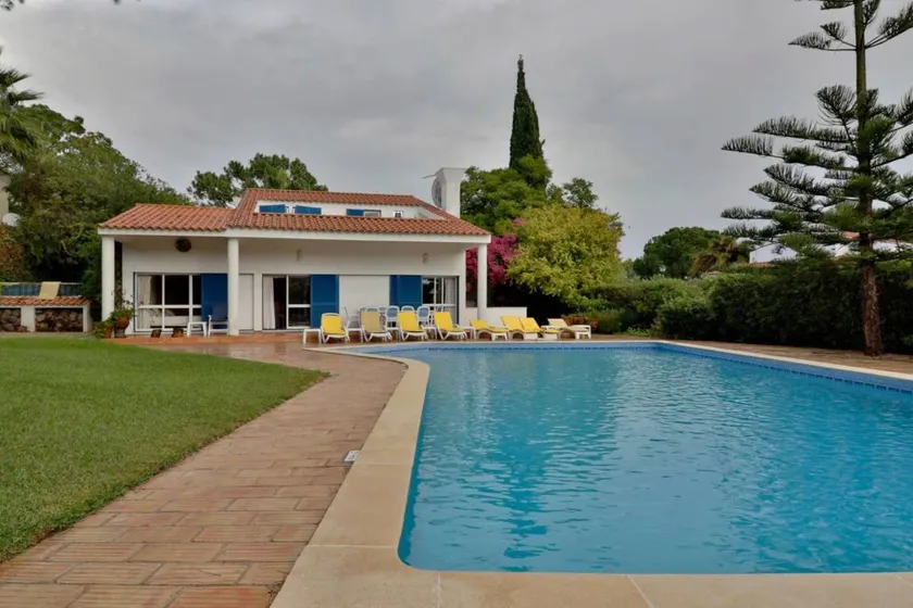 Villa Quadradinhos 3Q 4 Bedrooms Private Pool Short Walk To The Praca - Image 1