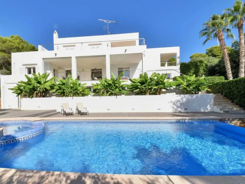 Holiday home with terrace, BBQ & private pool | Next to the beach - Image 1