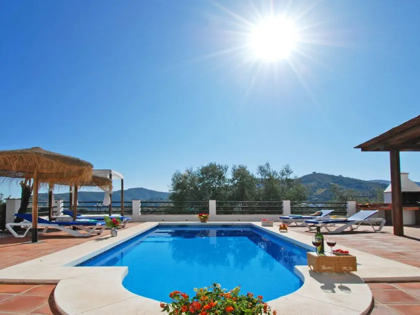 Holiday home with BBQ, garden & terrace | Mountain view | Pets allowed - Image 1