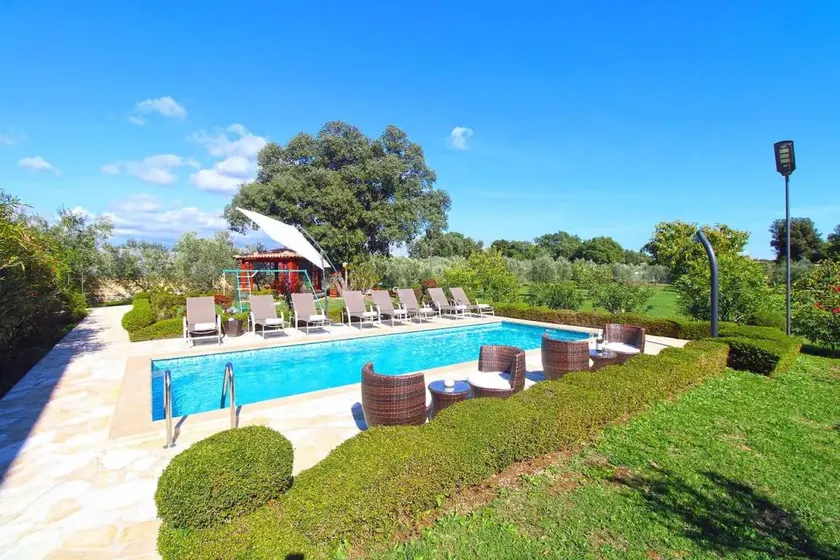 Ferienhaus mit Pool, Garten und Whirlpool - Image 1