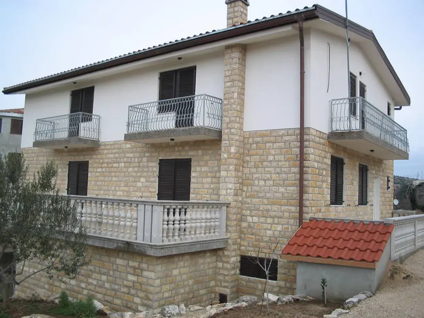 Flat with barbecue, garden & terrace - Image 1