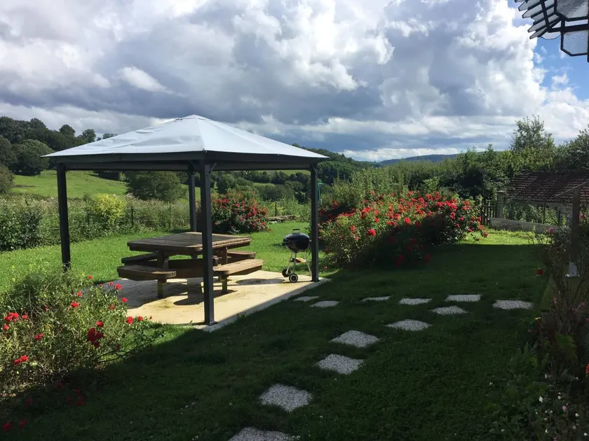 Peaceful cottage near lake with garden and WIFI - Image 1