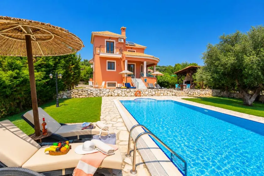 Villa avec barbecue, piscine privée et jardin - Image 1
