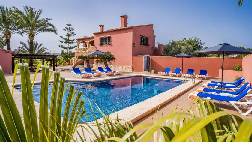 Family-friendly villa with private pool, terrace & barbeque | Mountain view | Suitable for remote work - Image 1