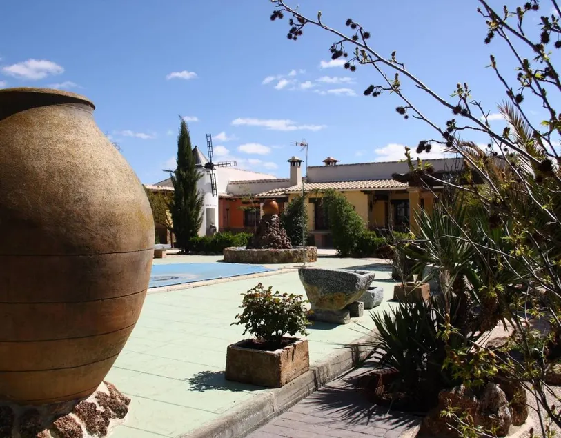 House with barbeque, pool & garden | Mountain view - Image 1