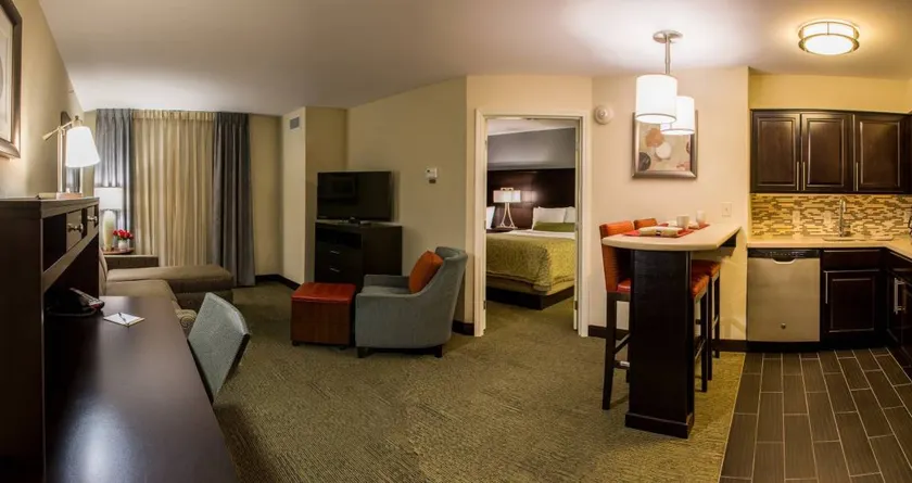 Condo with BBQ & pool - Image 1
