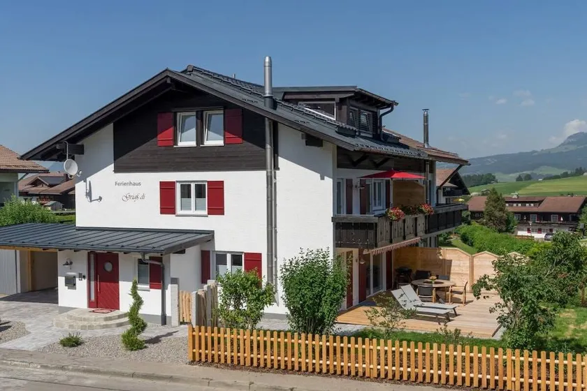 Holiday home with garden, terrace & sauna - Image 1