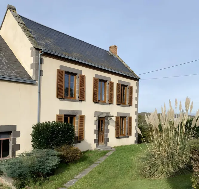 Holiday home with garden & BBQ | Mountain view - Image 1