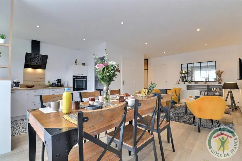 Gite with barbeque, terrace & garden - Image 1