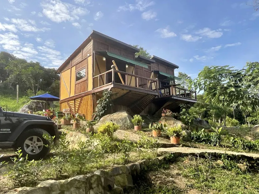 Cozy Colombian Hut for a Remote Mountainside Vacation - Image 1
