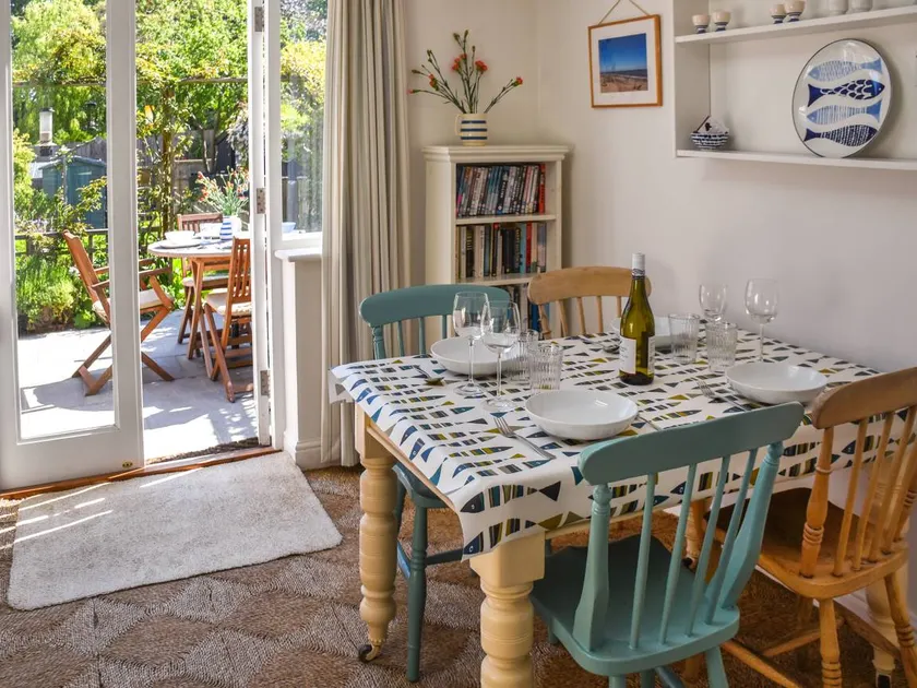 Eva's Cottage - Image 1