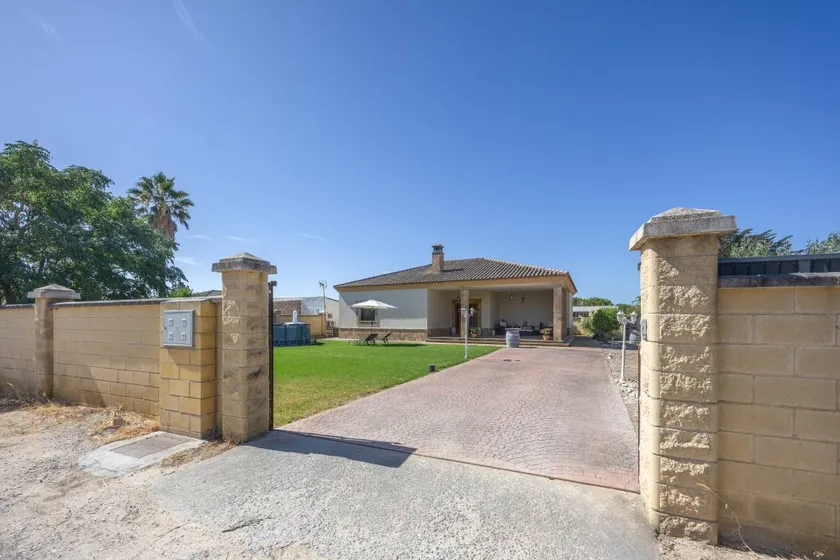 Casa totalmente attrezzata con griglia, piscina privata e terrazza | Vista sul giardino | Ideale per lavorare da remoto | Ammette animali domestici - Image 1