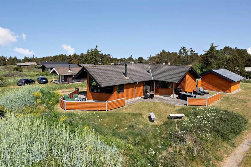 Holiday home with terrace, jacuzzi & sauna - Image 1