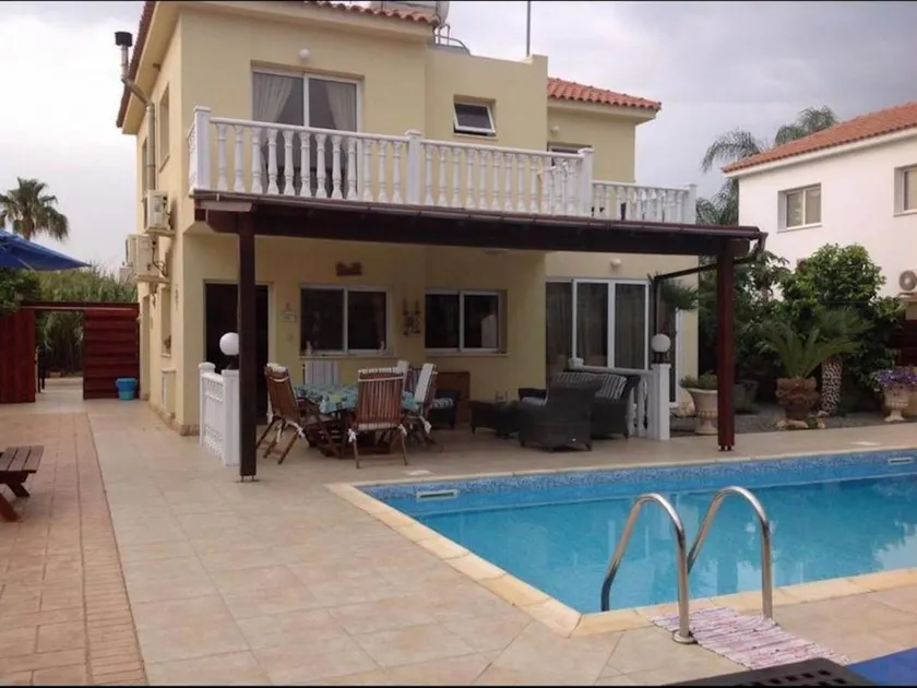 Villa conviviale et familiale avec barbecue, jardin et piscine privée - Image 1