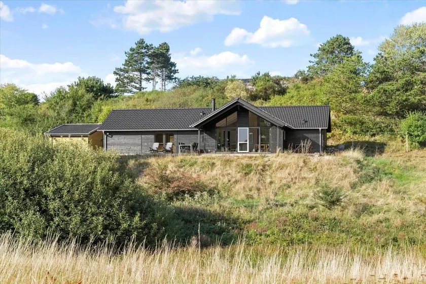Holiday home with sauna, terrace & jacuzzi | Sea view - Image 1