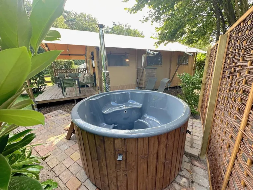 Luxury safari tent with a hot tub on the Veluwe - Image 1
