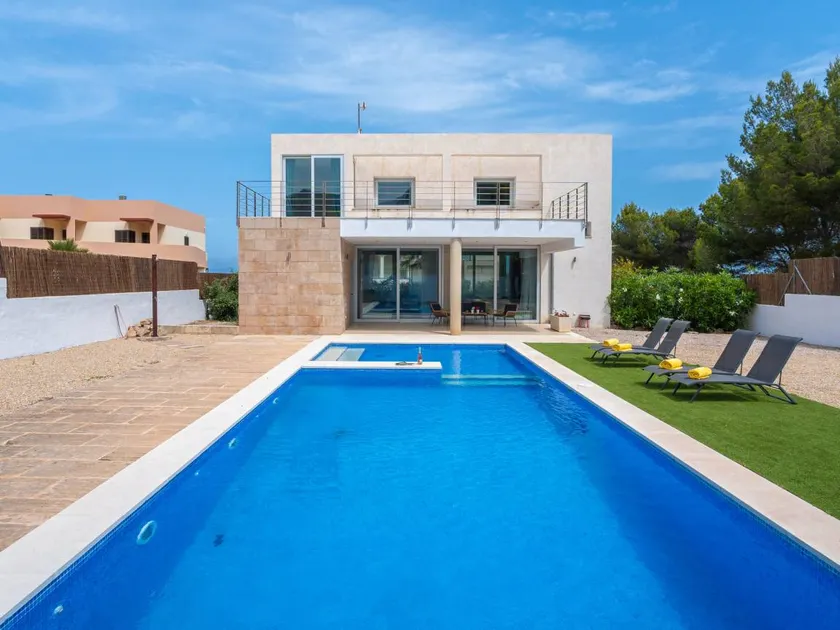 House with private pool, terrace & garden | Mountain view - Image 1