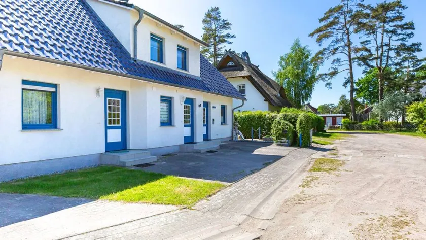Agréable appartement de vacances entièrement équipé avec terrasse | Vue jardin | À côté de la plage | Avec animaux bienvenus - Image 1