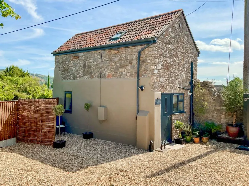 Family-oriented cottage with garden | River view - Image 1