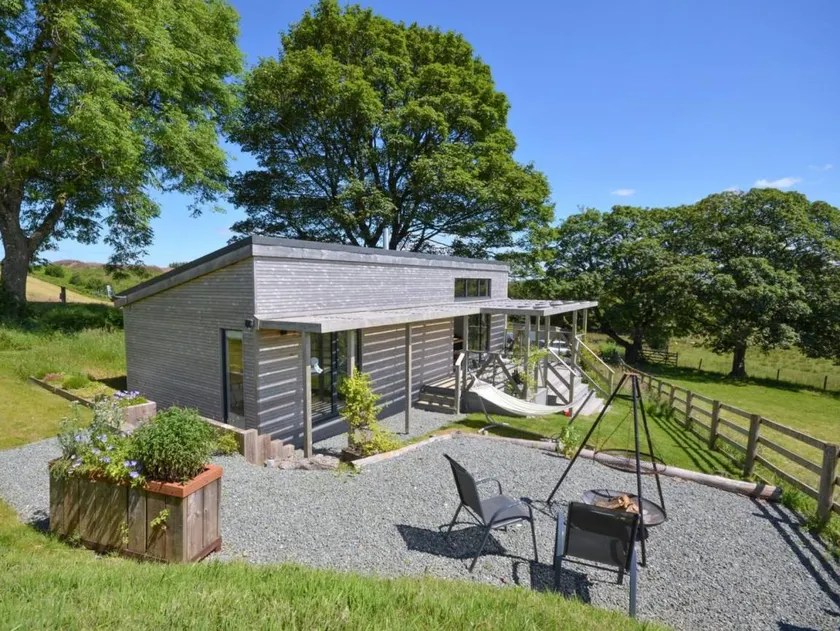 Lodge with barbecue & garden - Image 1