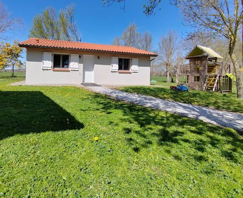 Gite with barbeque, terrace & garden - Image 1