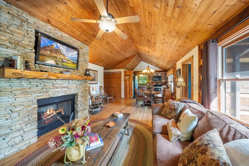 Chic Mountain Cabin with Stream-Lazy River Cabin - Image 1
