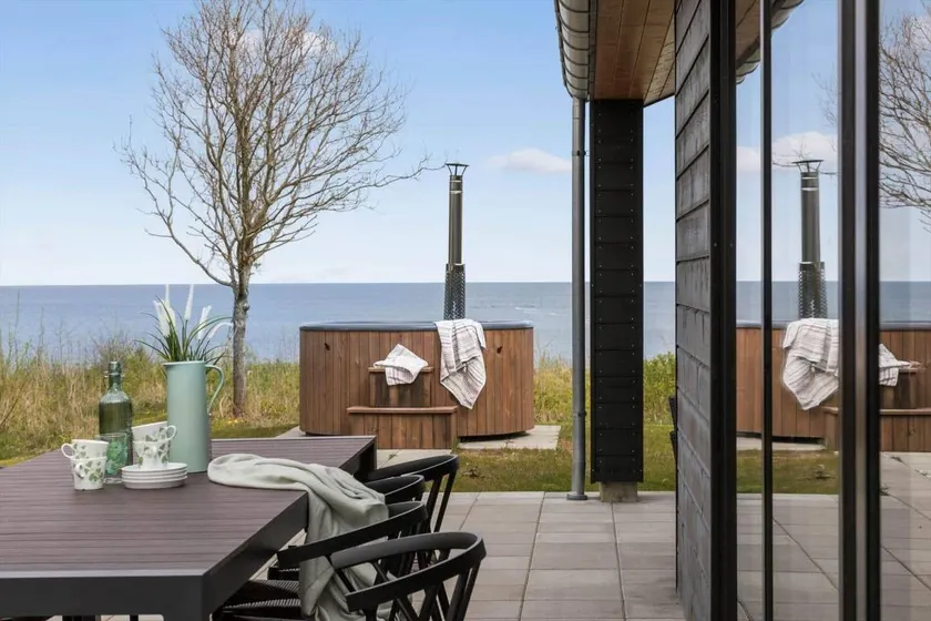 Holiday home with barbeque & terrace | Sea view - Image 1