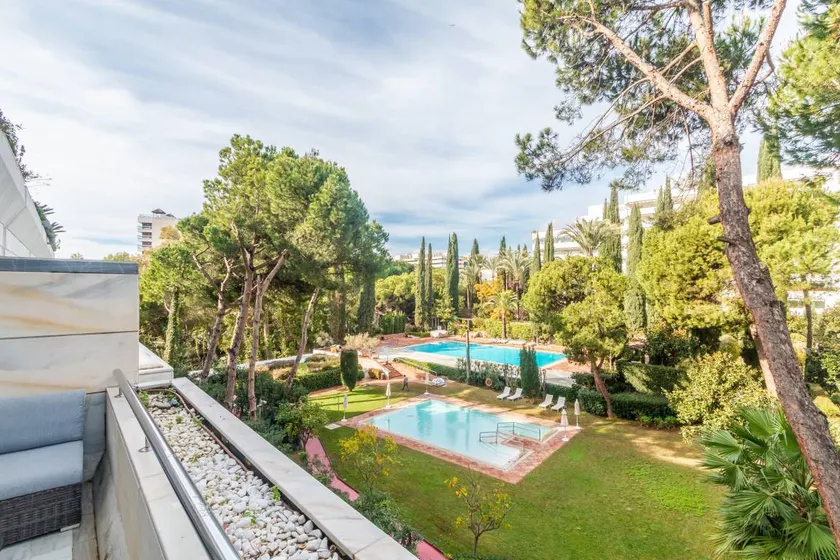 Magnífico apartamento totalmente equipado con piscina privada, terraza y jardín | Vistas a la montaña | En la playa | Adaptado para el teletrabajo - Image 1