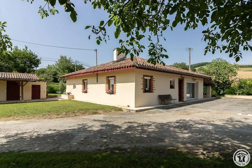 Fully equipped beautiful gite with garden, BBQ & terrace | Pets allowed - Image 1