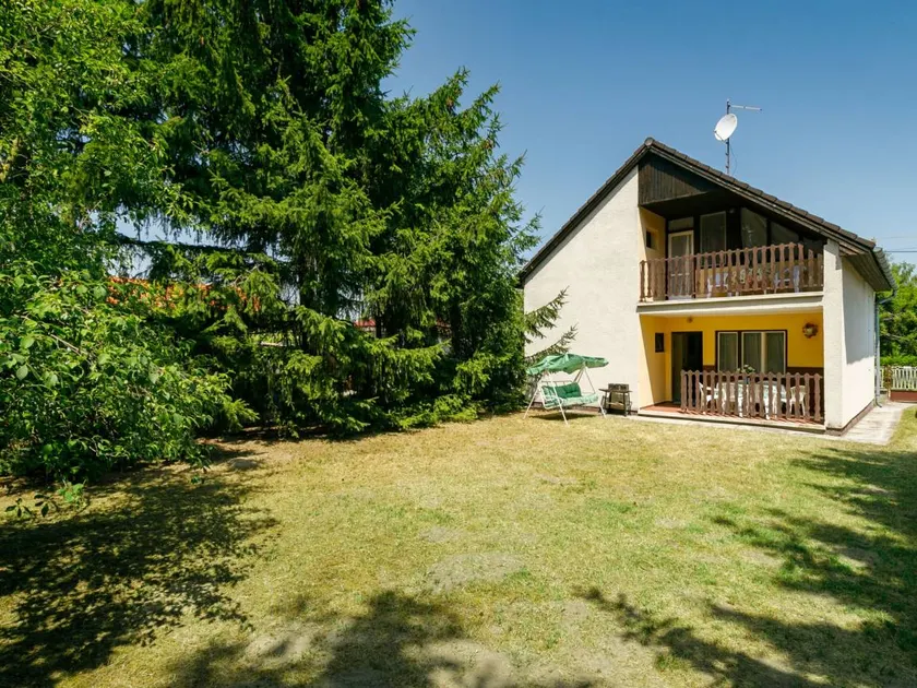 Pleasant holiday home with barbecue & garden - Image 1