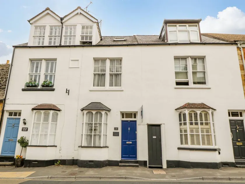 Fully equipped beautiful cottage with garden | Pets allowed - Image 1
