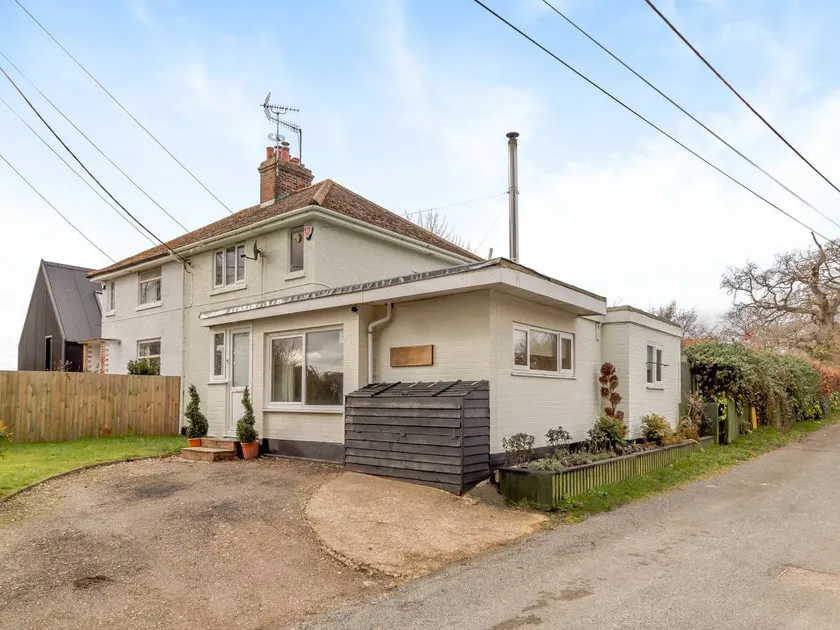 Children-friendly wonderful cottage with garden & BBQ | Pets allowed - Image 1