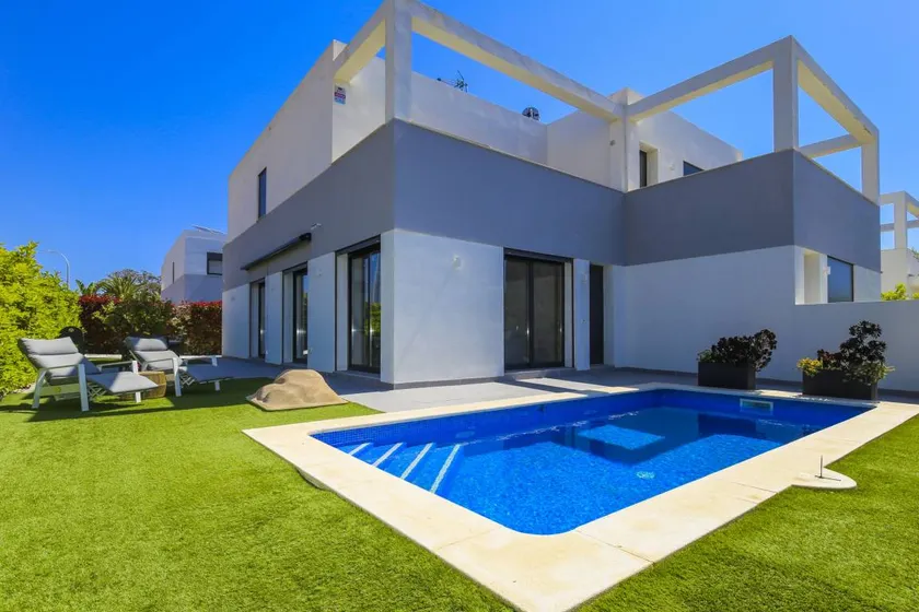 Villa mit privatem Pool, Garten und Terrasse - Image 1