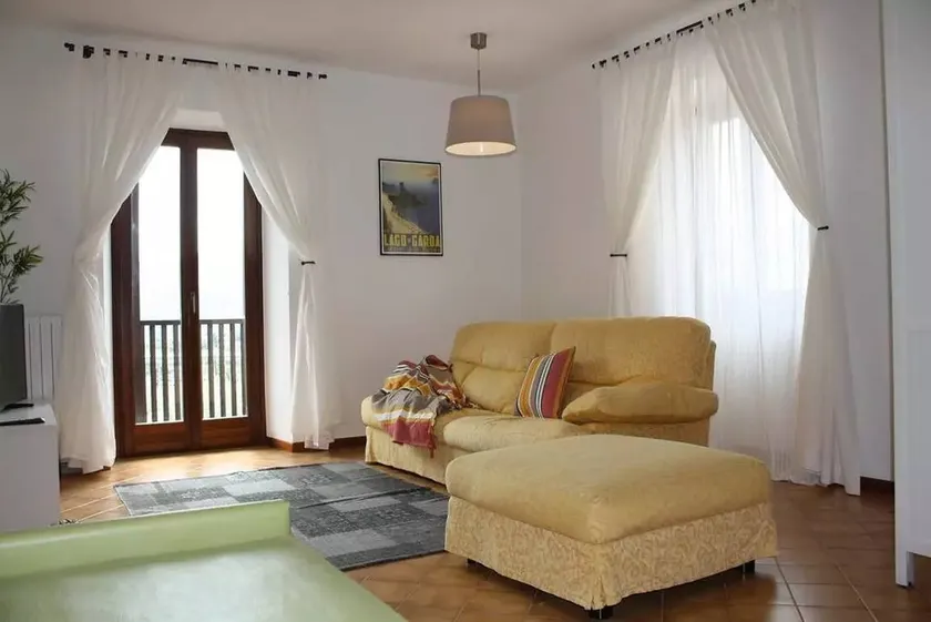 Appartement de vacances entièrement équipé avec jacuzzi, internet haut débit et jardin | Vue montagne | Parfait pour le travail à distance - Image 1