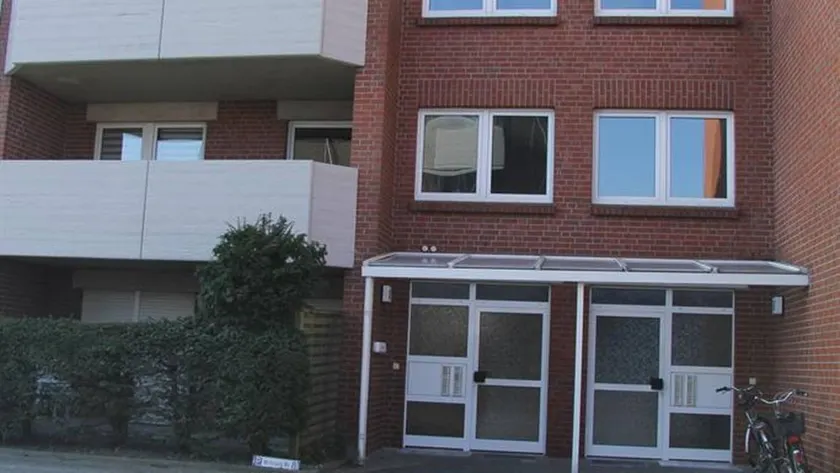 Apartment with terrace - Image 1