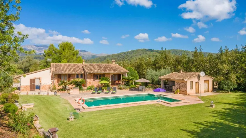 Villa with private pool, barbeque & garden - Image 1