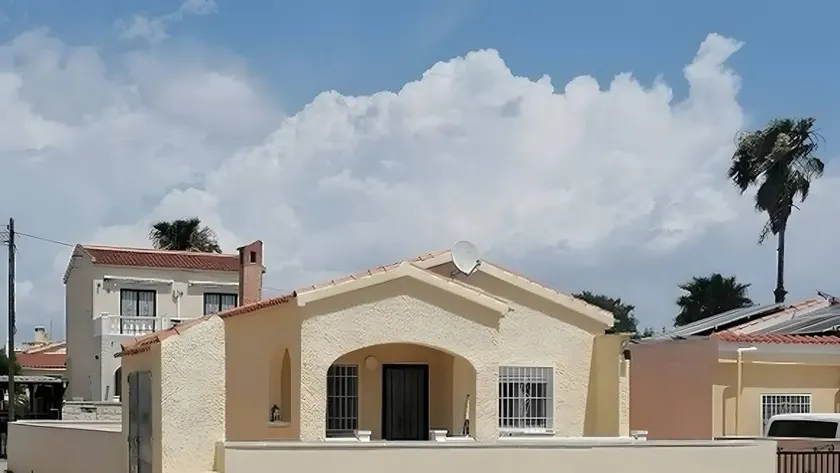 House with terrace & garden | Garden view - Image 1