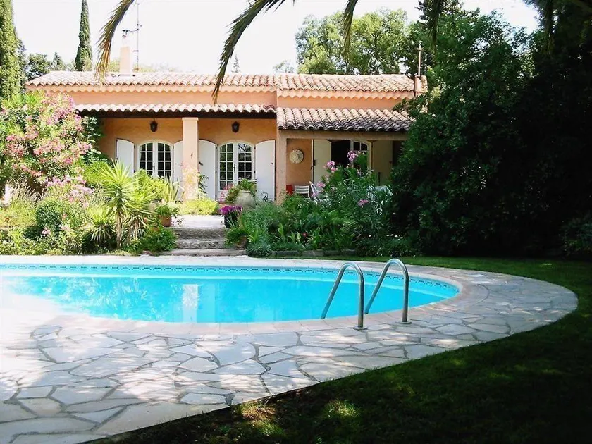 Fully equipped big villa with terrace, garden & private pool | Sea view - Image 1