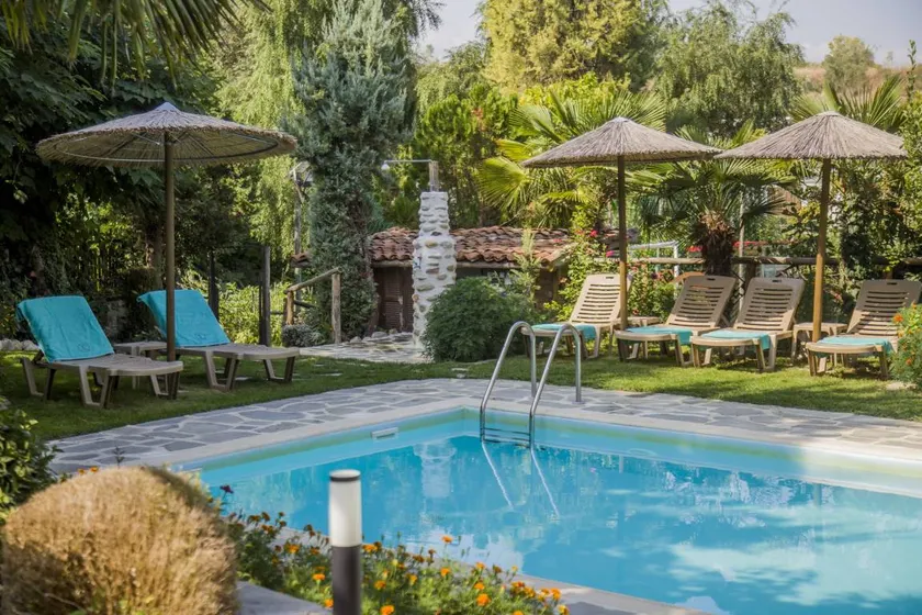 Maison de vacances adaptée aux familles avec piscine et jardin | Parfaite pour le travail à distance - Image 1