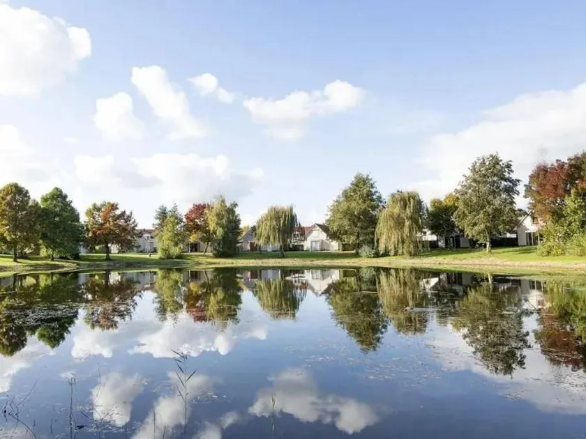 Spacious house with a dishwasher, located in a wetland area - Image 1