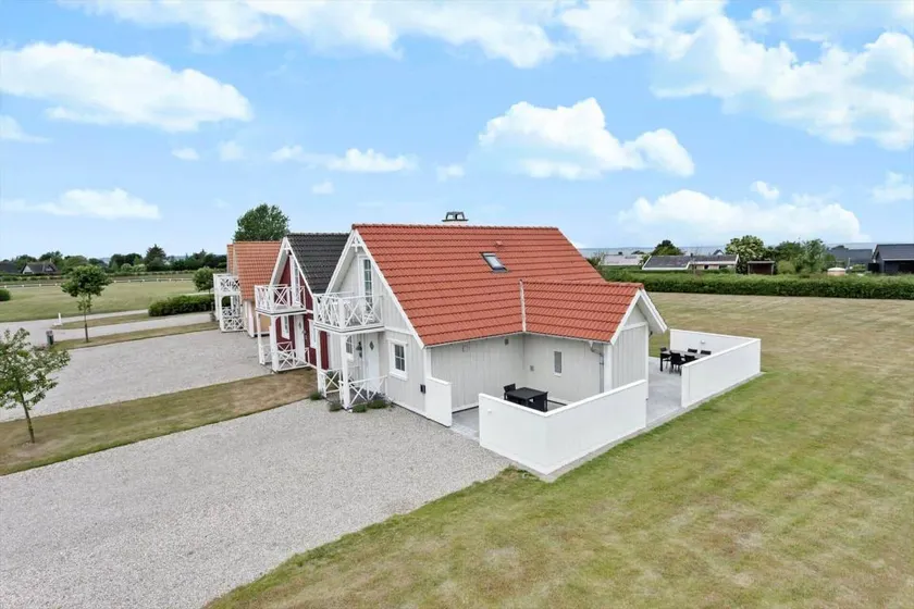 Fully equipped ample holiday home with jacuzzi, sauna & terrace | Sea view | Pets allowed - Image 1
