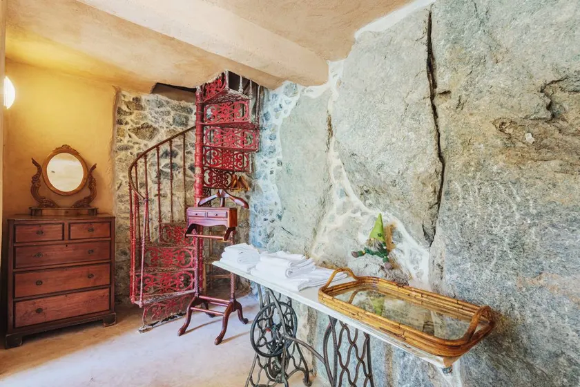Agriturismo Il Filo di Paglia: Suggestivo open space perfetto per rilassarsi nel verde - Giardino e terrazza privati - Servizio di Ristorazione, Cantina di Vini Naturali e Massaggi - Image 1