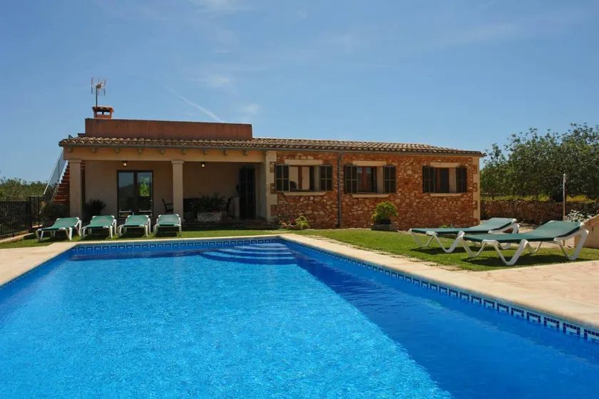 House with terrace, garden & private pool - Image 1