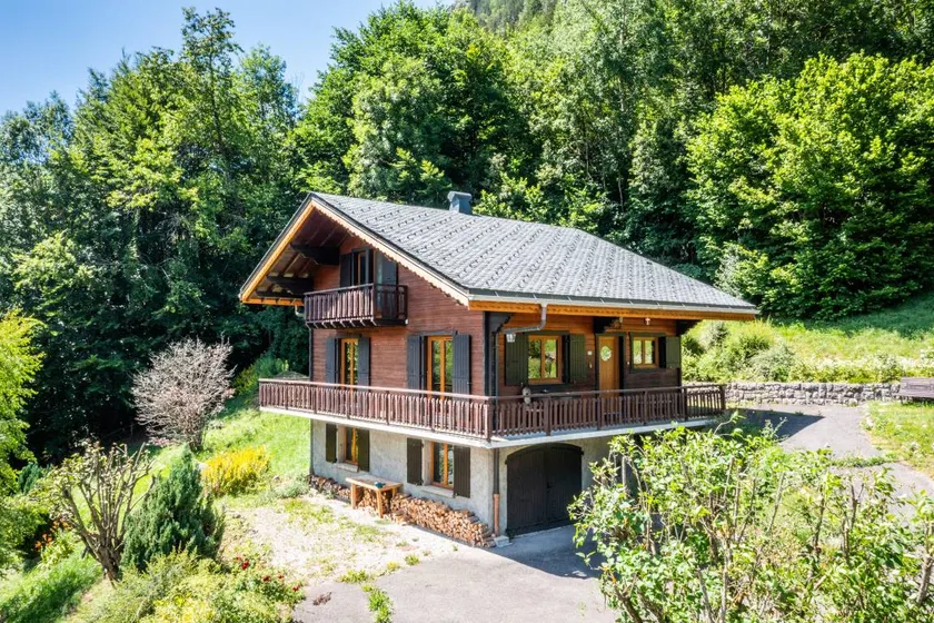 Chalet convivial et familial avec barbecue, jardin et terrasse | Vue montagne | Près des pistes de ski - Image 1