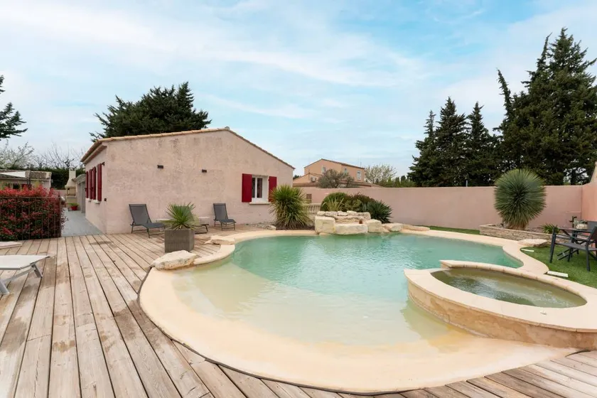 Family-friendly holiday home with BBQ, garden & heated pool | Mountain view | Pet-friendly - Image 1