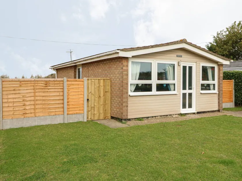 Cottage with garden - Image 1